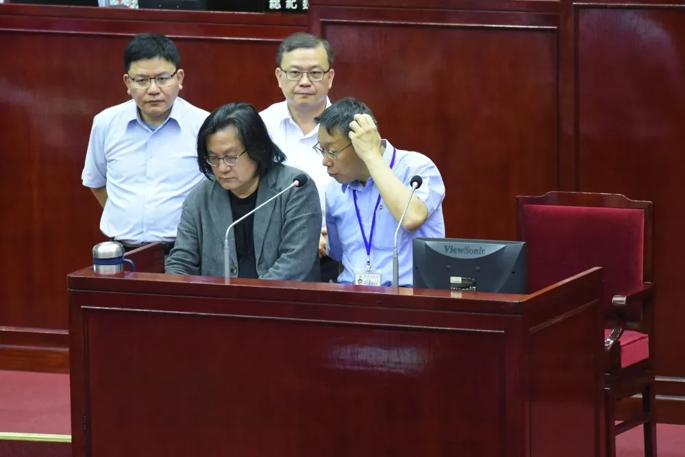 陳筱諭母郭秀珠幫柯文哲找黨員　 林洲民拒不分區立委　