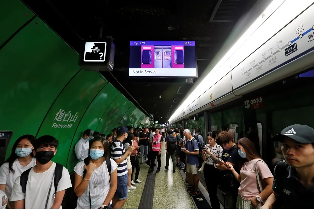 【香港反送中】示威者發不合作運動癱瘓鐵路　近200航班停飛