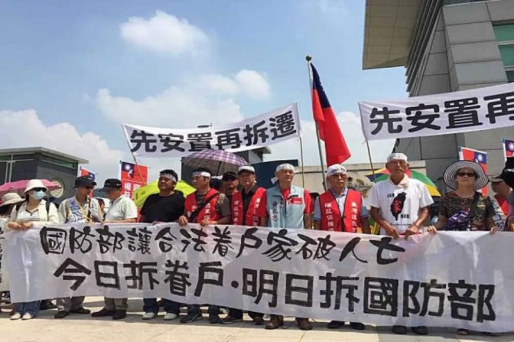 【直播】反年改、抗議拆南部眷村　國防部前絕食原因一次說清楚