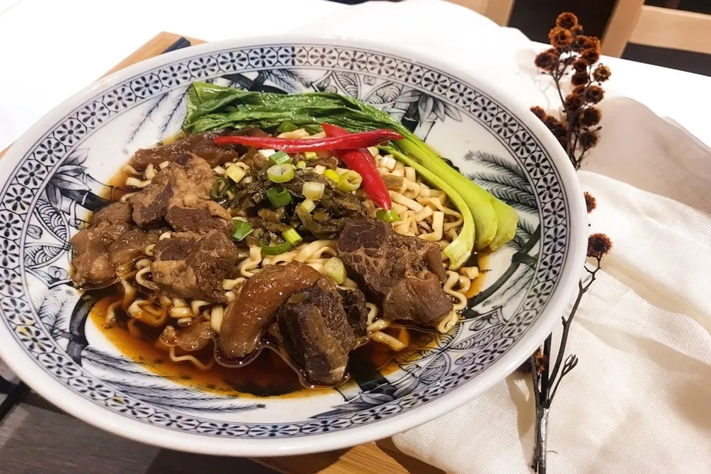 情人節訂不到位？阿舍半筋半肉牛肉麵佐紅酒，宅在家也能體驗法式浪漫！