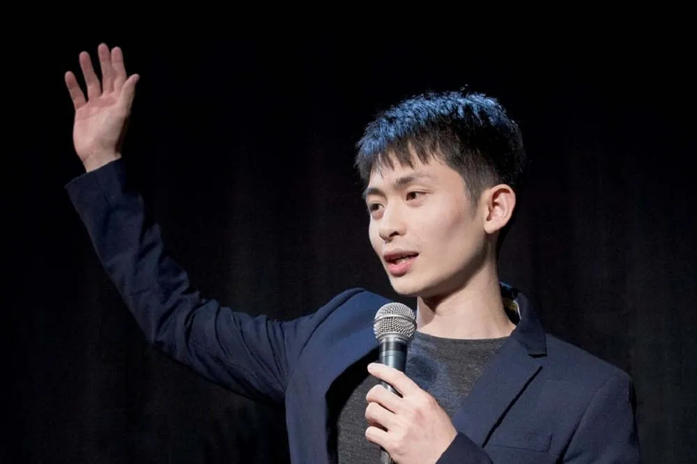 脫口秀主持人曾博恩調侃鄭南榕自焚　製作方宣布暫停合作滅火