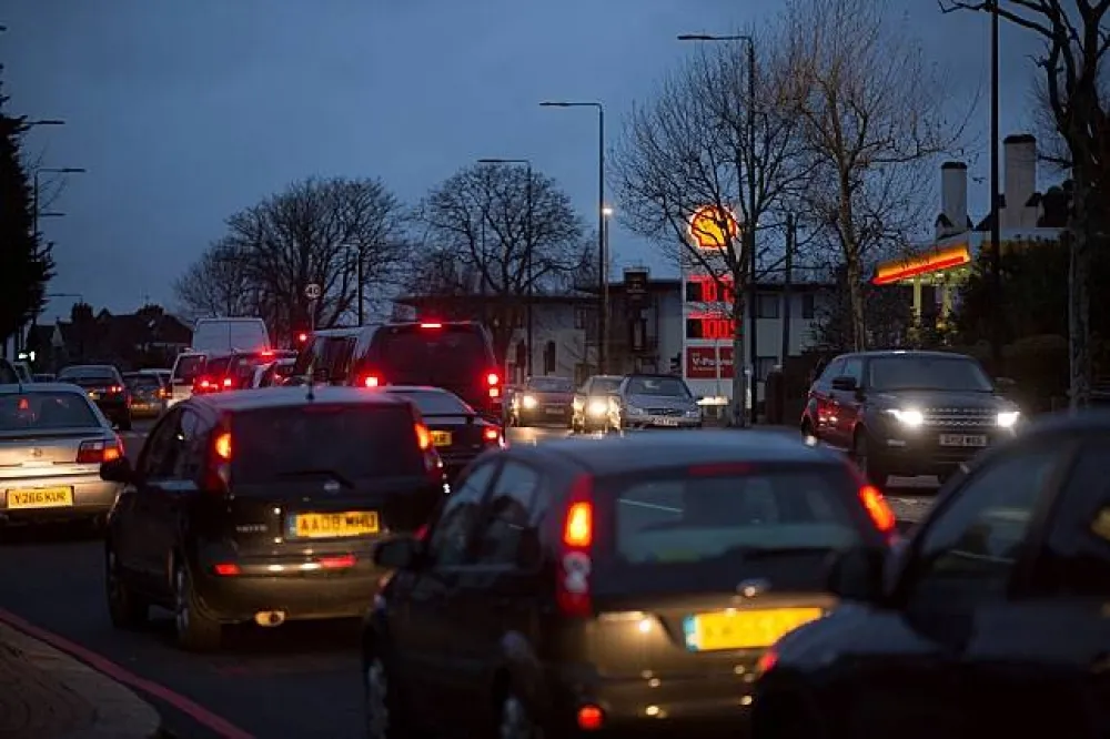 與法國同為乾淨空氣而戰　英國2040年前禁燃油車
