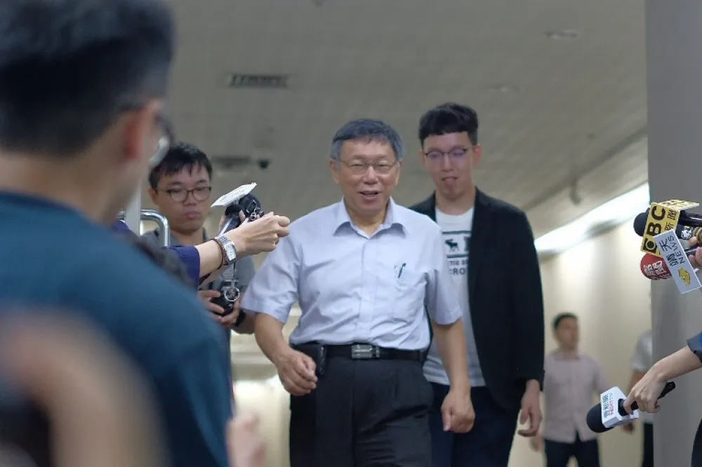 【雙重黨籍叫戰】卓榮泰喊歡迎也加入民進黨　柯：聽他隨便講