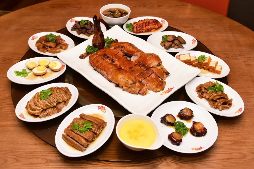 招牌「琵琶鴨」上市！香港米其林一星「甘牌燒味」8/8 台北101新菜開賣