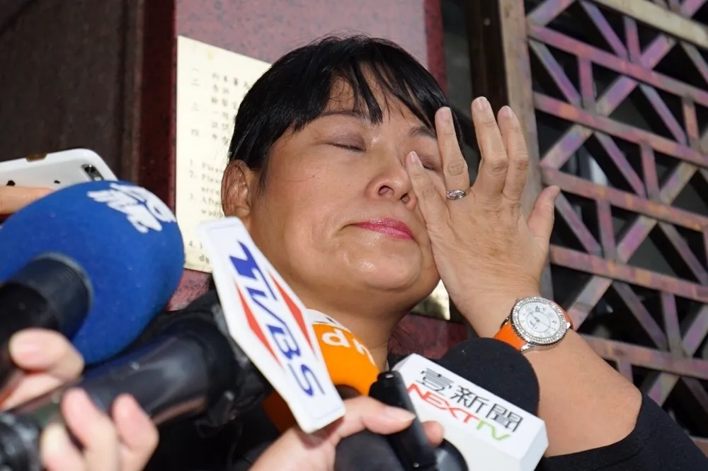 按鈴申告葉慶元　  紙風車副執行長泣訴：專業大律師不要欺負人