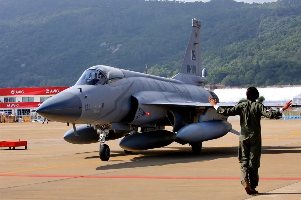 印度警告　巴基斯坦疑派C-130與梟龍戰機進駐喀什米爾爭議邊境