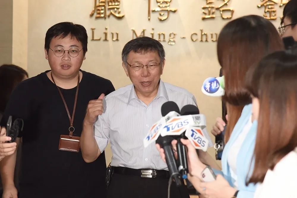 郭台銘美中資產是罩門　柯文哲：民進黨恐貼「董建華2.0」標籤