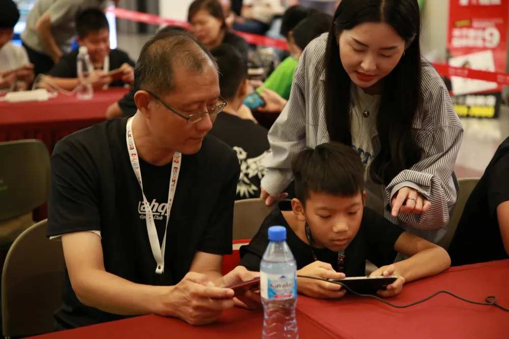 《新光電競親⼦營》爸媽與孩⼦同樂電玩：原來電競選⼿比我想像⾟苦