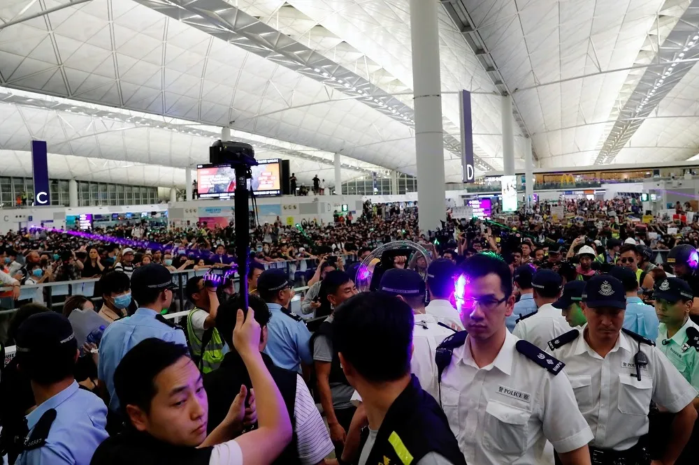【香港反送中】港府頒臨時禁制令：禁止任何人非法阻礙機場使用
