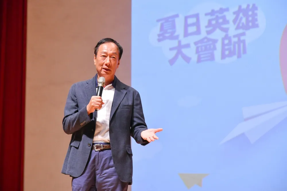 郭台銘回台首露面重提政見　回應郭柯合「市長說的為準」