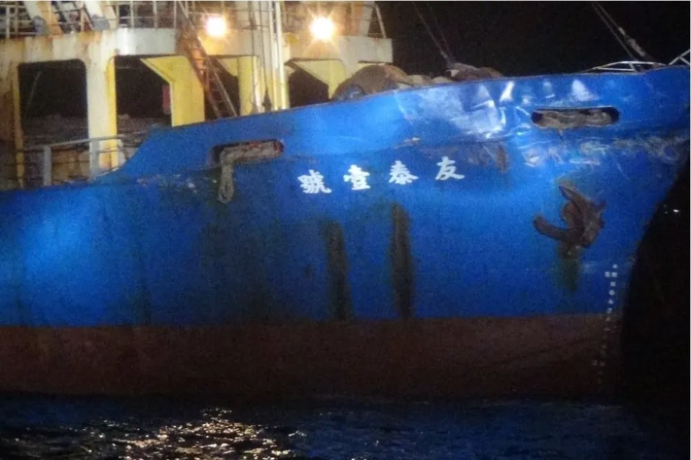 【慘噴裝備】中國軍艦擦撞台灣貨輪　大型雷達竟掉落甲板