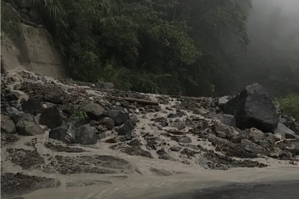 【嘉義暴雨】129線落石坍方　梅山、竹崎、大埔、阿里山發布土石流紅色警戒