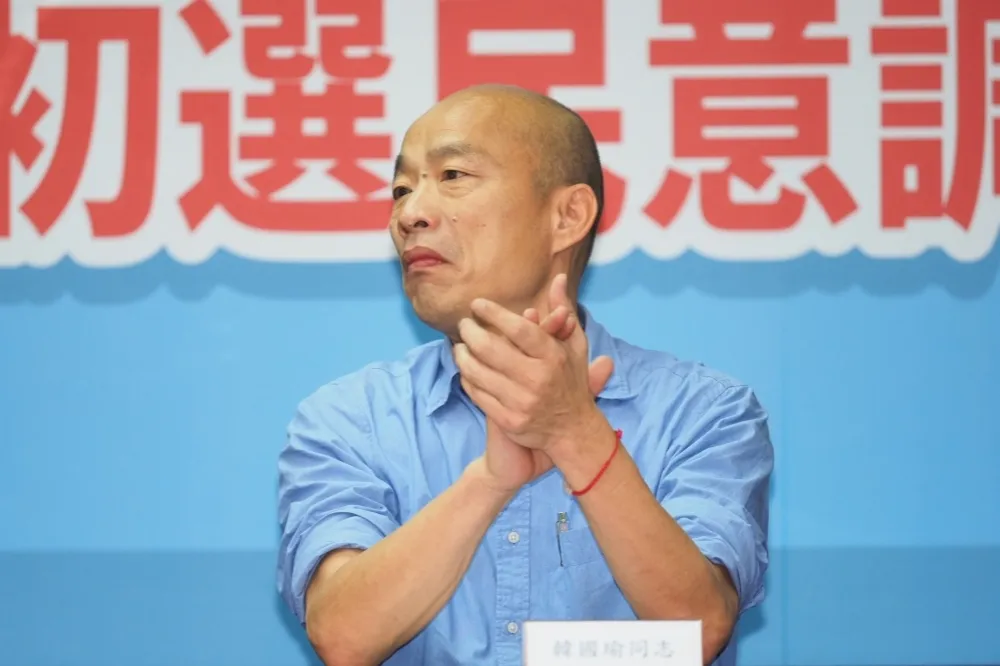 韓國瑜「每天批10件以上」　蘇貞昌傲稱：我批的公文堆起來都比一個人高