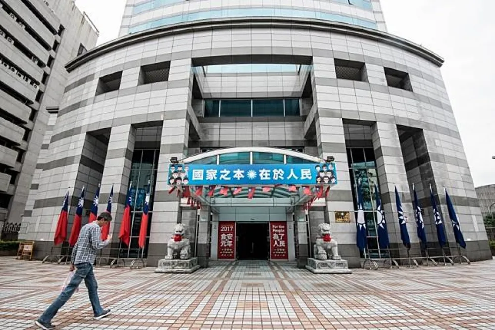 社評：酒店關燈　只剩國民黨還不願走人