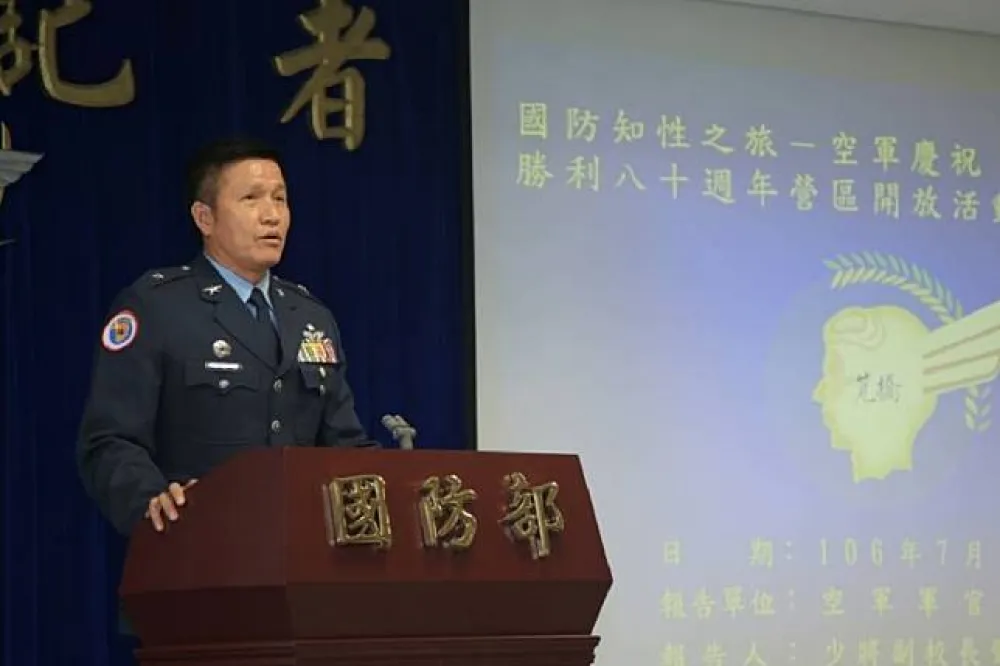 飛虎空中持技上場　812空軍官校開放參觀營區