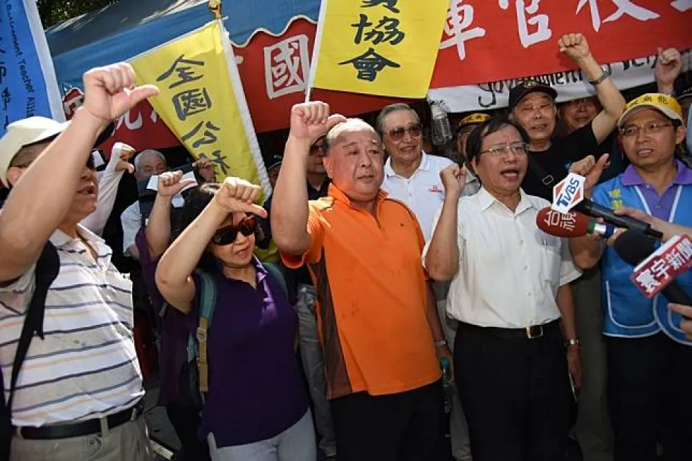 人事行政總處：軍公教明年待遇確定不調整