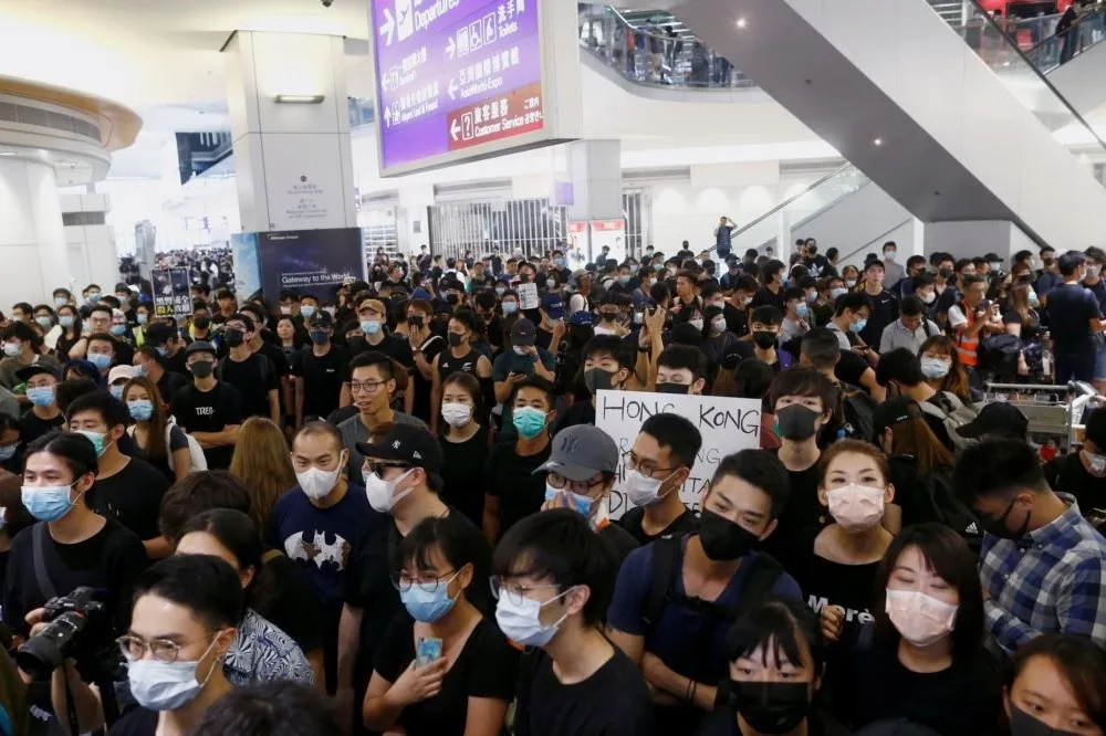 【香港反送中】網路發動24日再度佔領機場　警方「提醒」暴力行為將判終身監禁