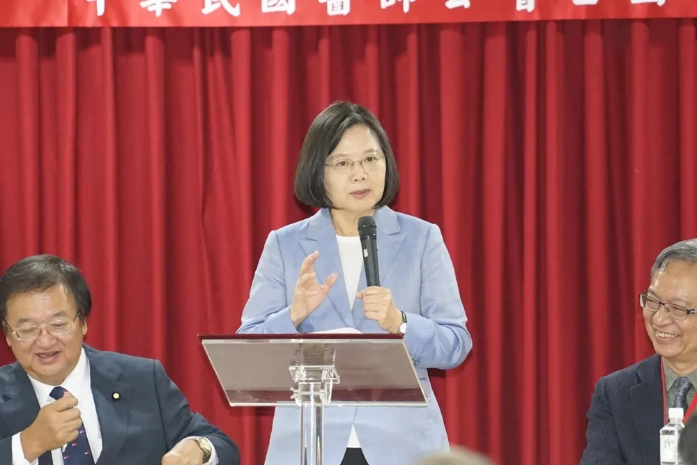 酸韓國瑜挺核四「沒做功課」　蔡英文：侯友宜比較接地氣