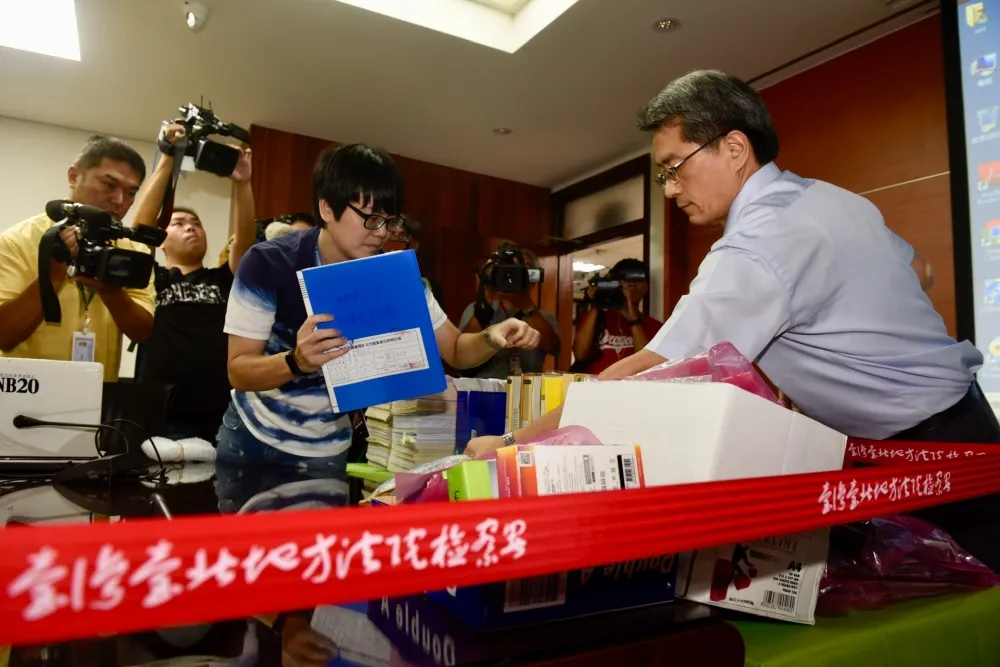 【私菸案偵結】華航前副總邱彰信等13人　貪污罪起訴