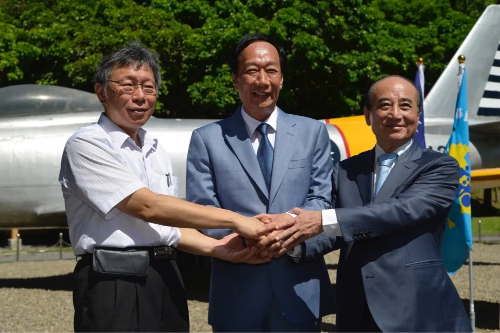 【結盟起手式】郭柯王823終合體　郭台銘站C位拱大位意味濃