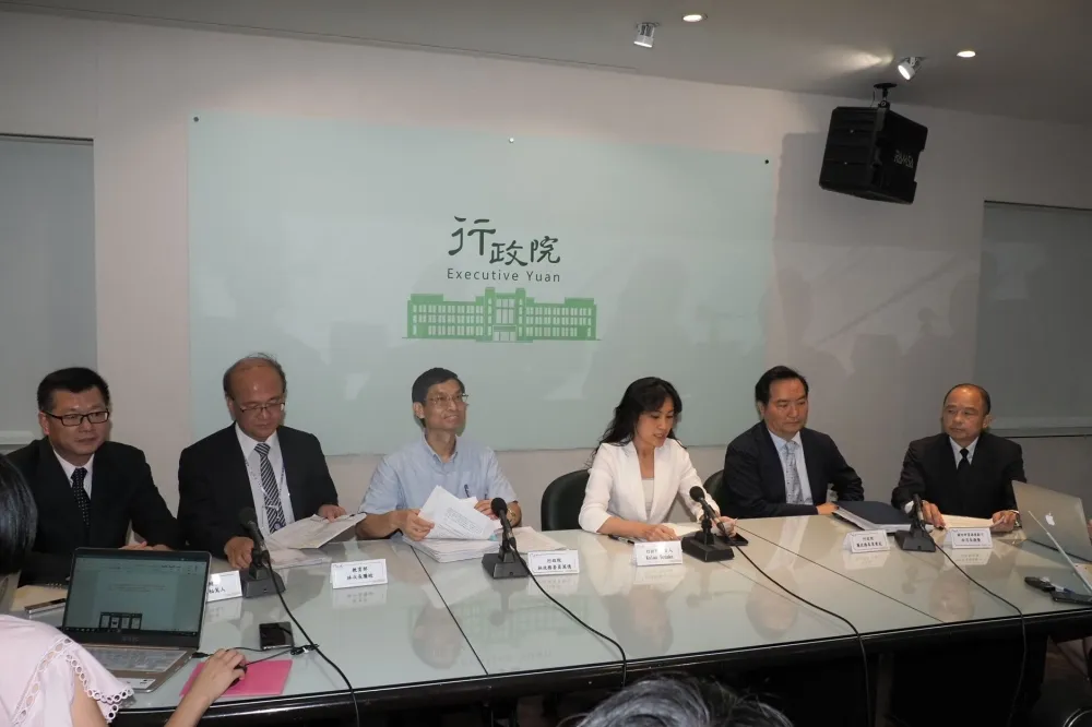 【直播】軍公教年改大部分合憲　行政院：證明年改有必要