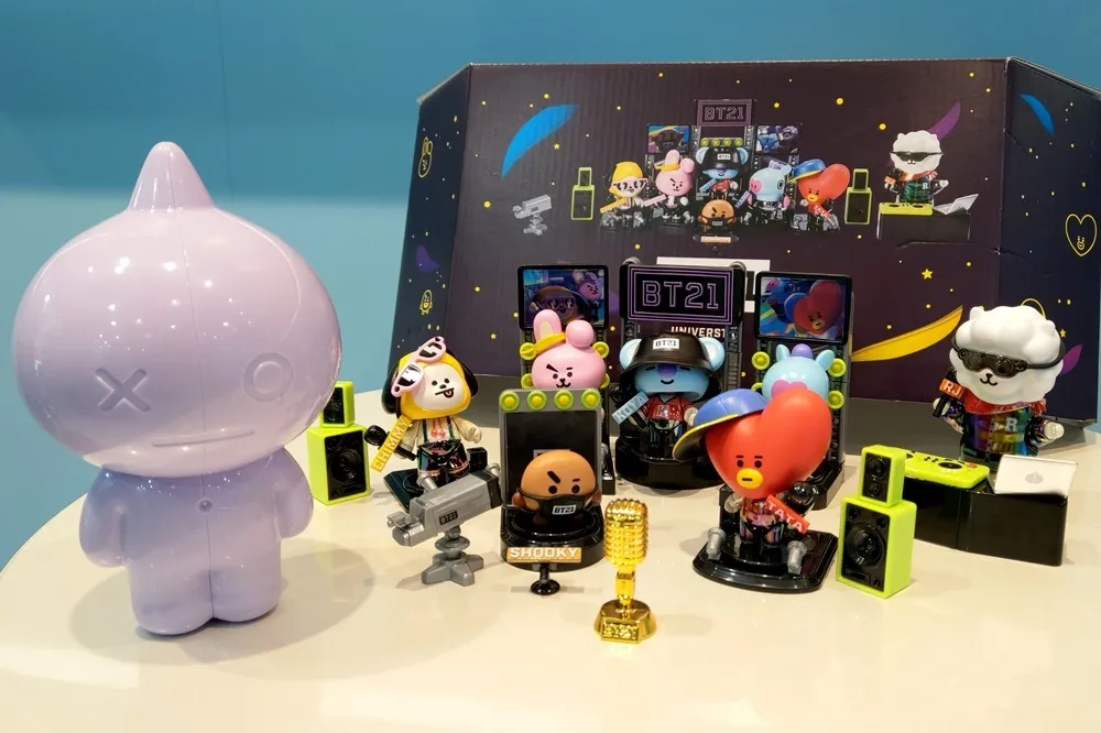 【有片】BT21「超級巨星公仔組」第三彈搖滾登場　 8/28 起 7-11開放預購