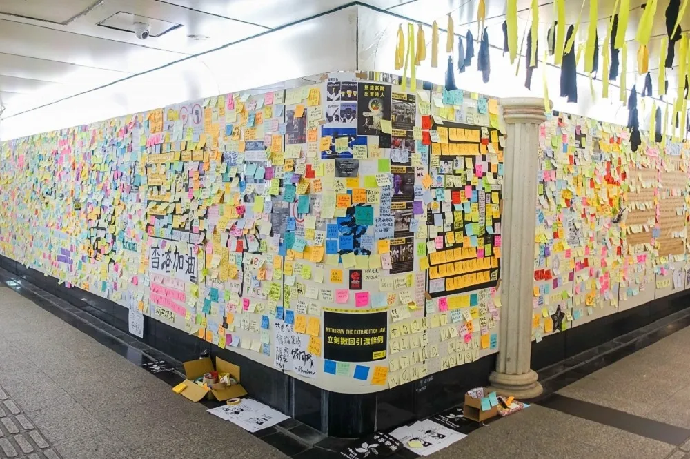 【香港反送中】異地同心！與「200萬+1」港人零距離的台北公館連儂牆