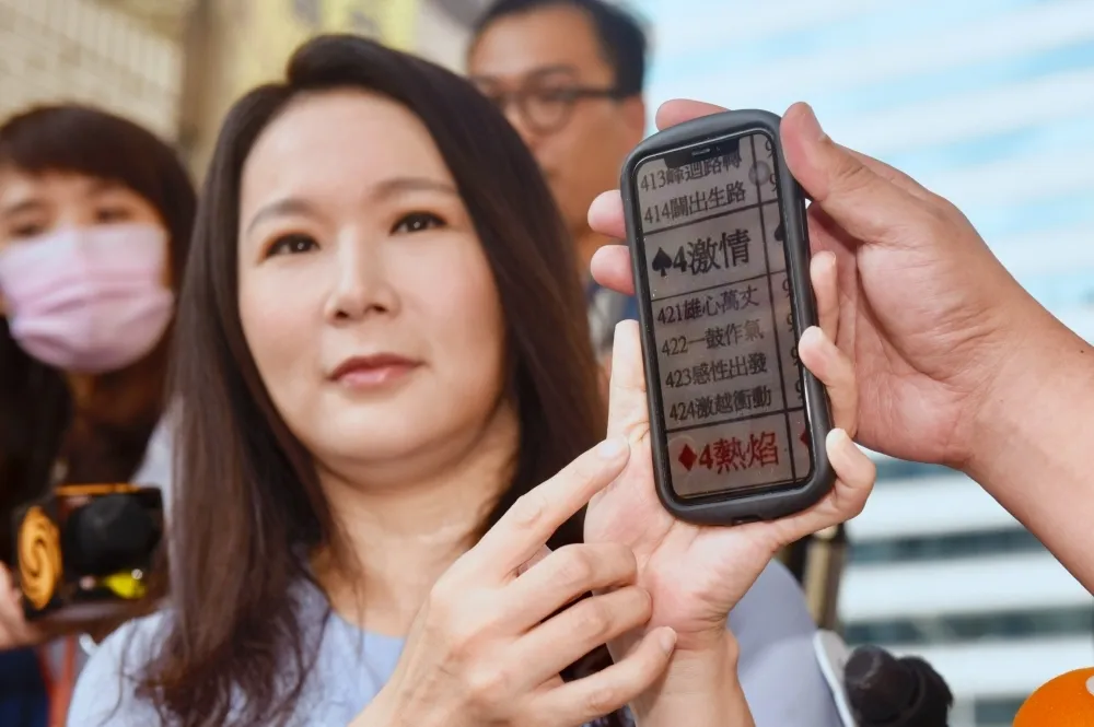 郭台銘選總統找塔羅牌占卜　幕僚澄清：大師求見給建議非預測