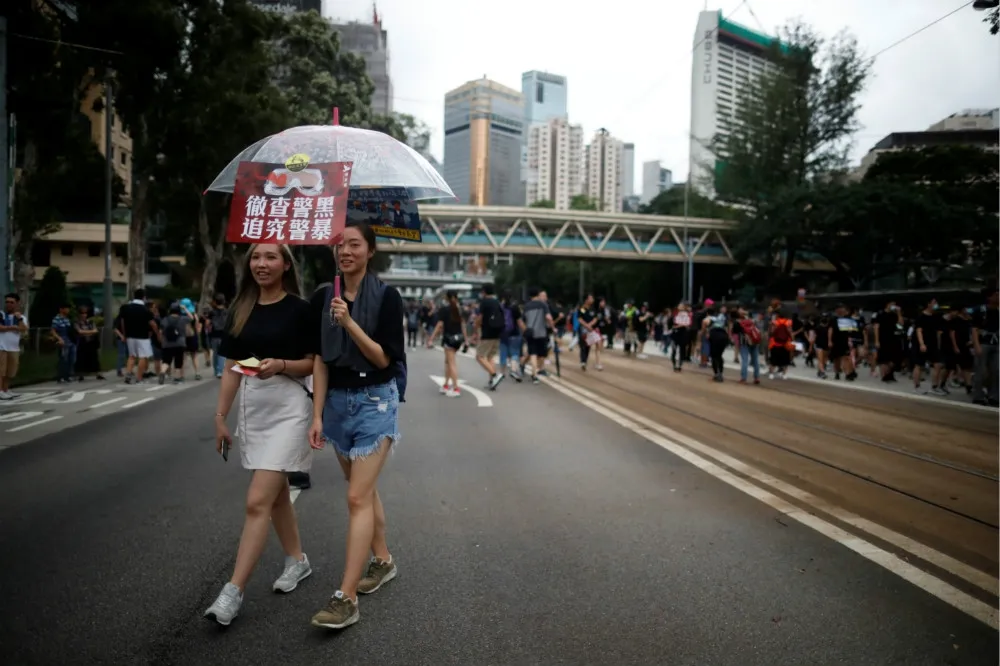 投書：熱切期待港共蒙面法　口罩法　雨衣法立法