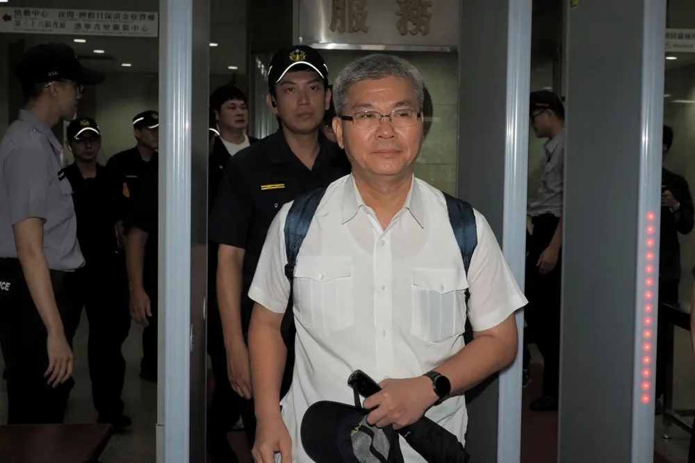 馬英九等人下令警方暴力驅眾? 　方仰寧：暴力入侵政院是現行犯