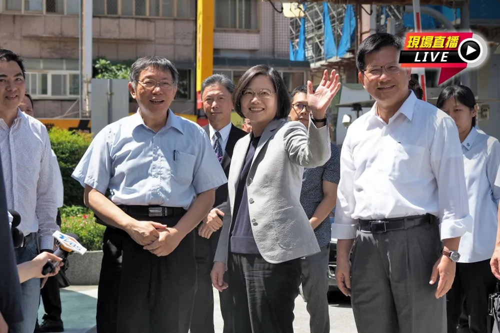 【直播】今年首度同台！　「蔡柯」出席計程車產業記者會