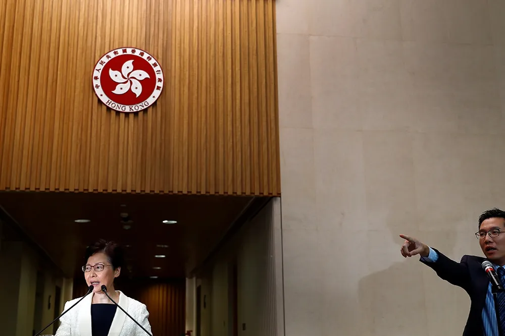 【香港反送中】林鄭認錄音檔內容但沒向北京請辭　香港眾志主席入港遭逮