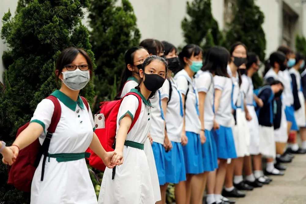香港中學生唱《悲慘世界》力壓中國國歌　開學典禮齊喊「光復香港」