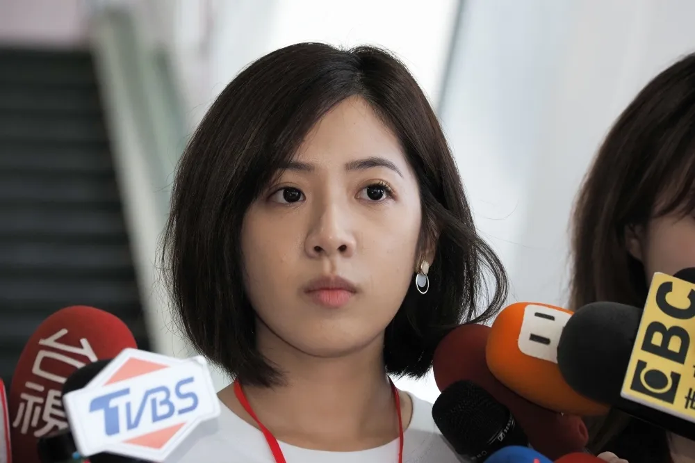 【選立委興趣缺】學姊黃瀞瑩低調拜關渡宮　柯文哲：順其自然就好