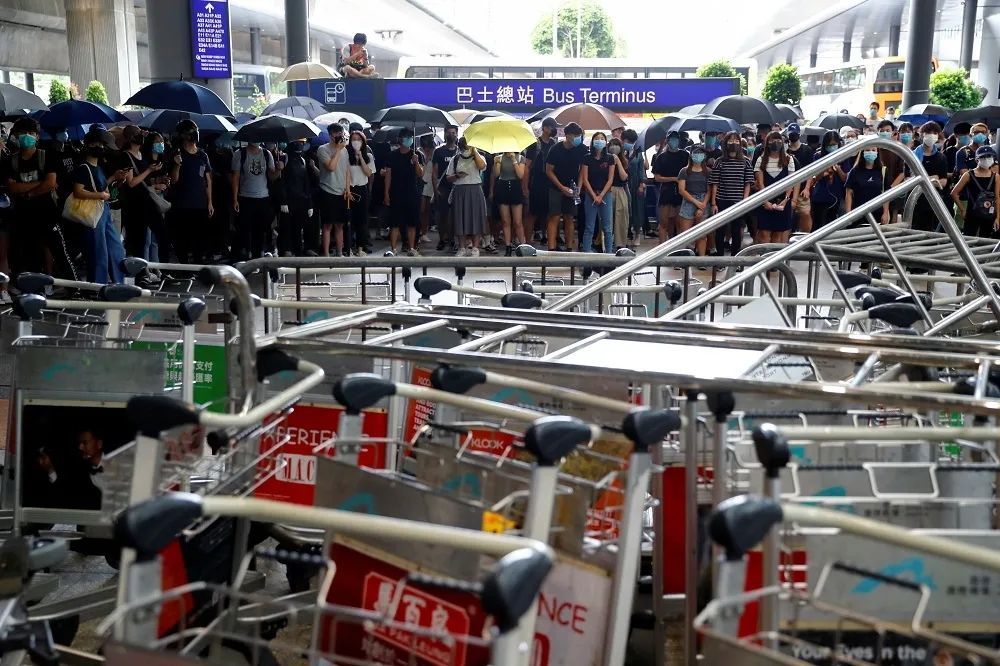 【香港反送中】林鄭撤修例後首決戰　示威者怒火難消喊癱瘓機場