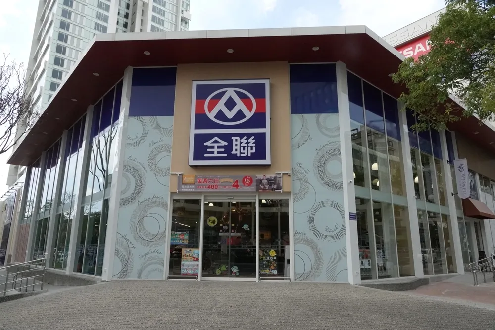 喝得到氮氣咖啡和柏克金啤酒！結合咖啡廳的「全台最美全聯」台中市政店開幕