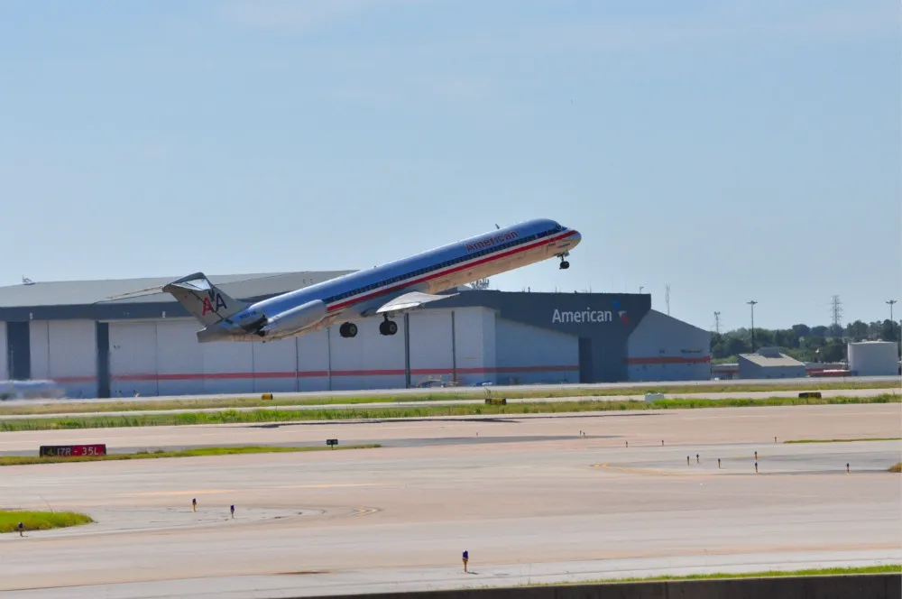 【服役36年】與遠航同型　美航決定除役旗下所有舊型MD80客機