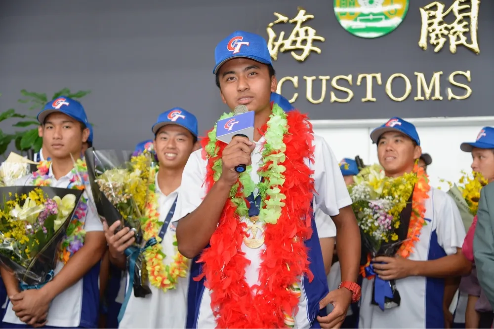 U18世界盃棒球賽中華隊奪冠返台　MVP余謙：留下美好回憶