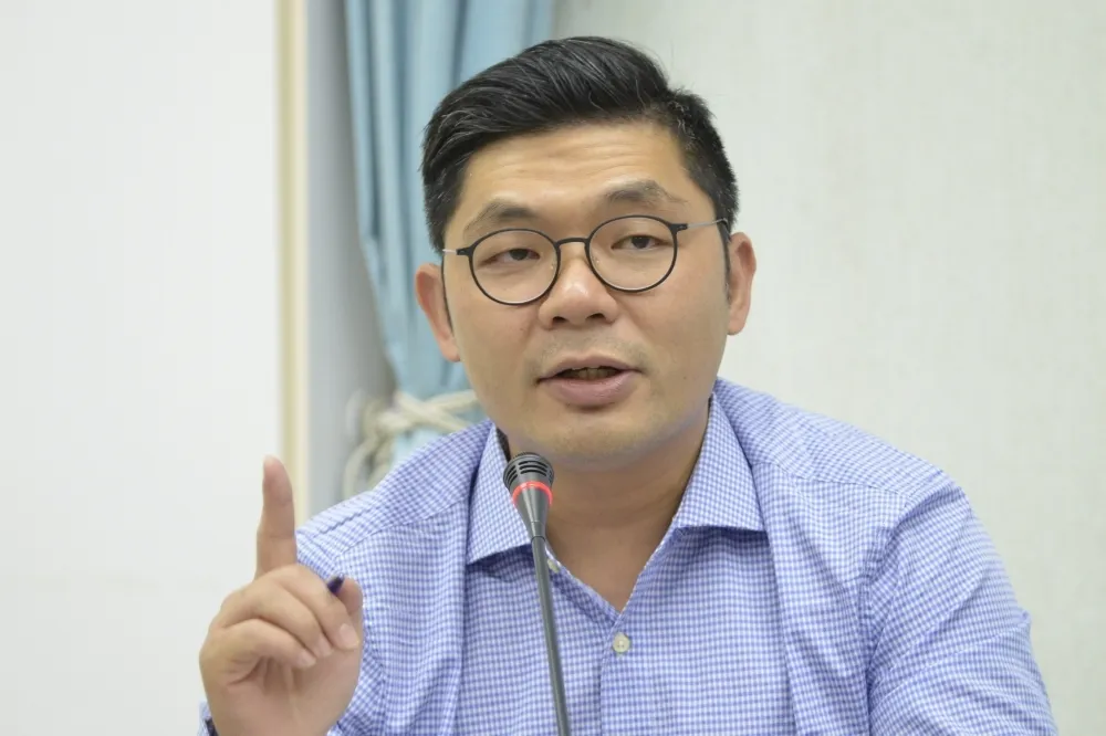 若郭台銘參戰變「三腳督」戰局　許毓仁籲：要小心韓國瑜被棄保