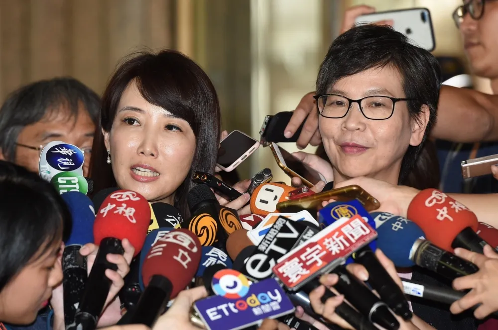 【郭參選倒數】郭柯王幕僚現身中選會　19日起力拚28萬份連署