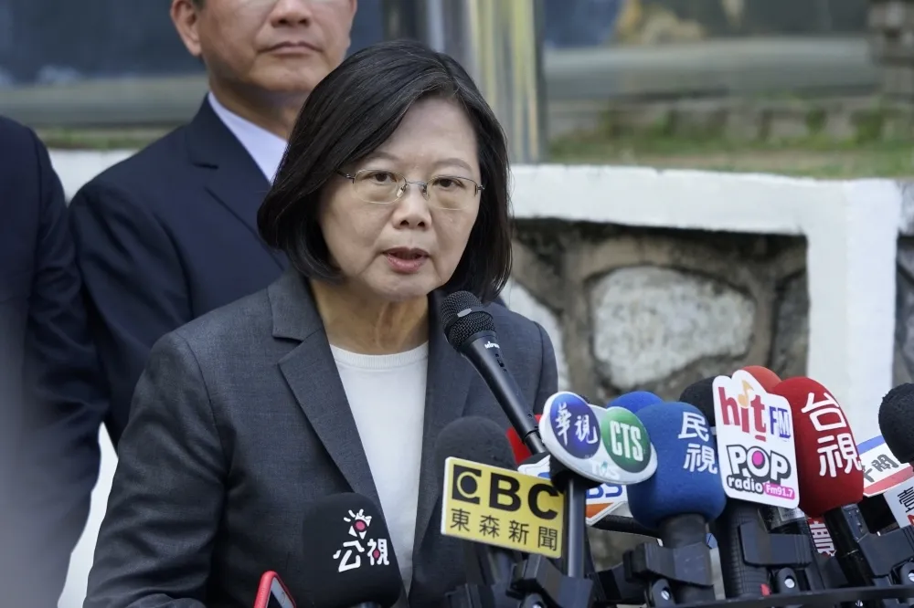 賴幸媛力證蔡英文拿到博士　倫敦大學教授質疑「論文哪有與人合撰的道理」