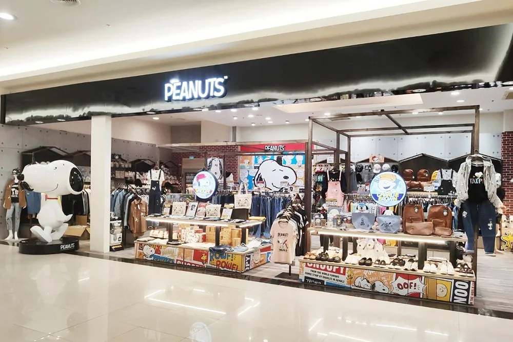 2 公尺高「翹鬍子史努比」公仔獨家現身！環球新北中和「PEANUTS」專賣店全新登場