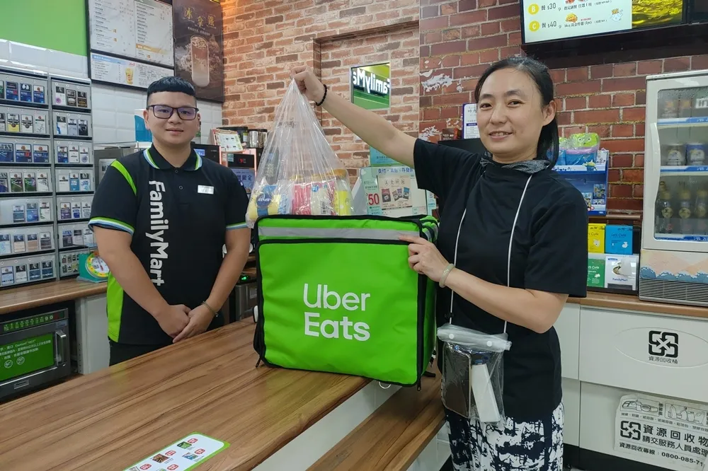 全家宣布與Uber Eats合作　bb.q CHICKEN韓式炸雞、天和鮮物現做便當直送你家
