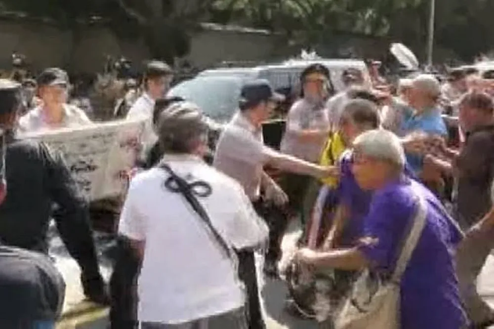 反年改民眾爆衝砸總統座車　警方：將依法偵辦14人