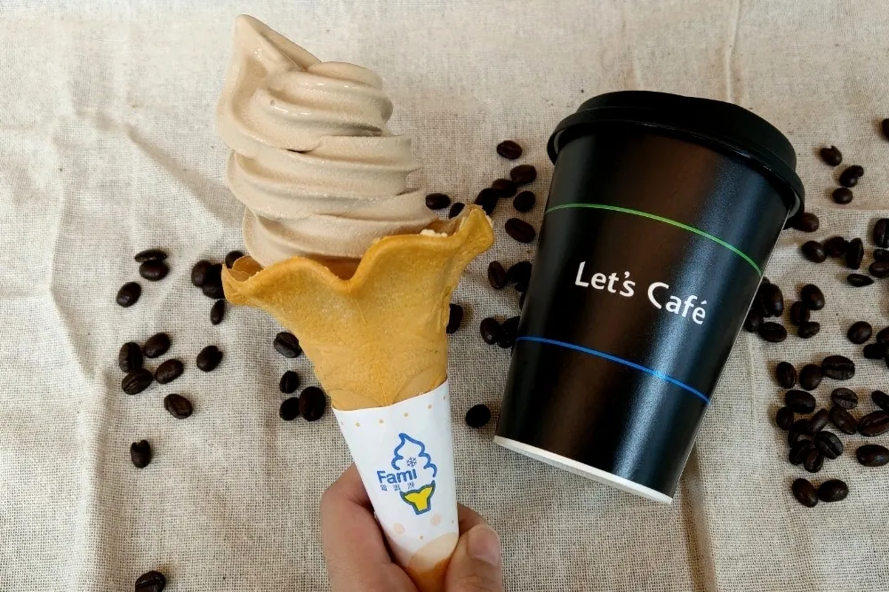 【有片】Let’s Café X Fami 霜淇淋首聯名！全家「經典拿鐵霜淇淋」 9/20 新上市