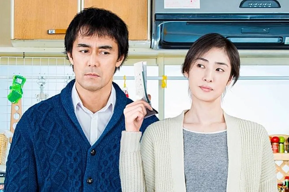 帥氣大叔尬霸氣女王　阿部寬、天海祐希合演《戀妻家宮本》