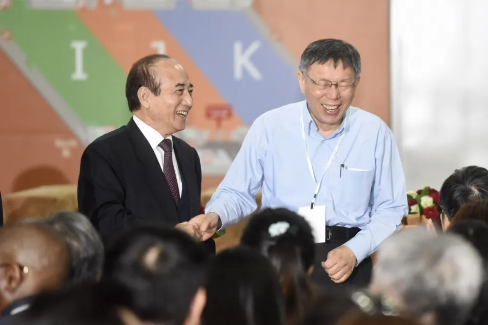 【內幕】郭台銘棄選後　柯王積極爭取與宋楚瑜合作暫遭拒