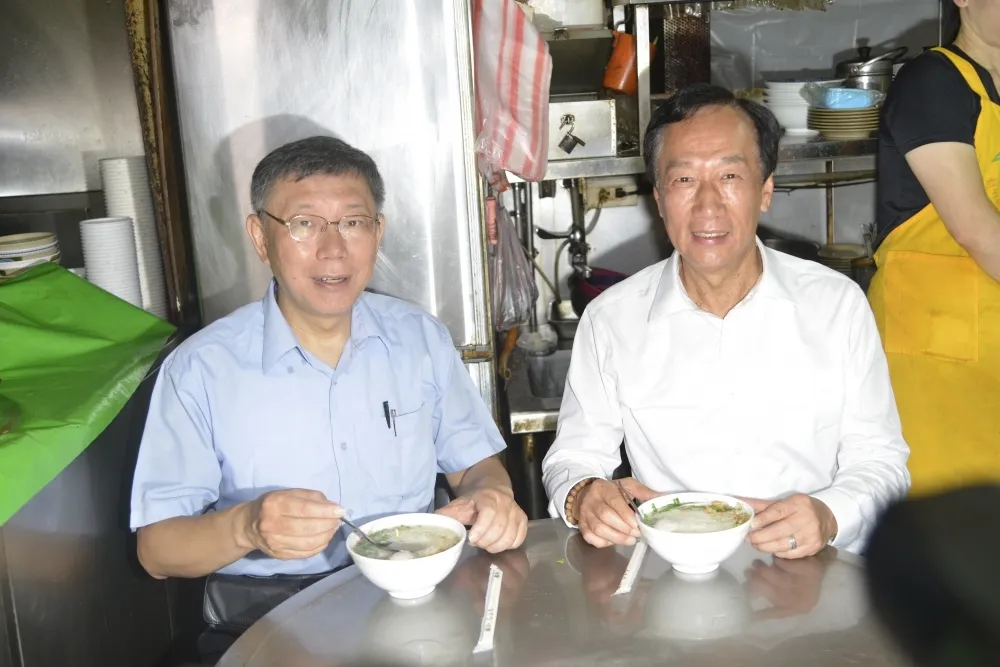 合作未破局攜手進國會 　柯、郭當雙母雞站台輔選
