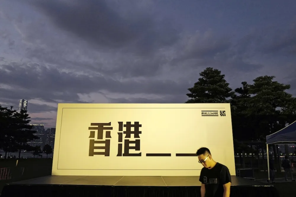 吳奕軍專欄：香港打不下談不了　中共國企用買的