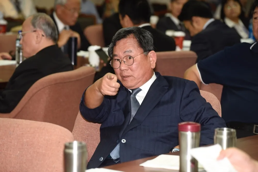 【高鐵300萬疑雲】週刊爆：神秘男想搶先拿走皮箱　連綑綁鈔票方式都知情